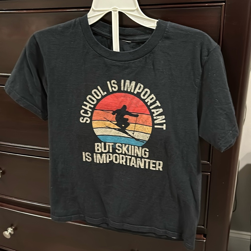 Kids skiing t-shirt